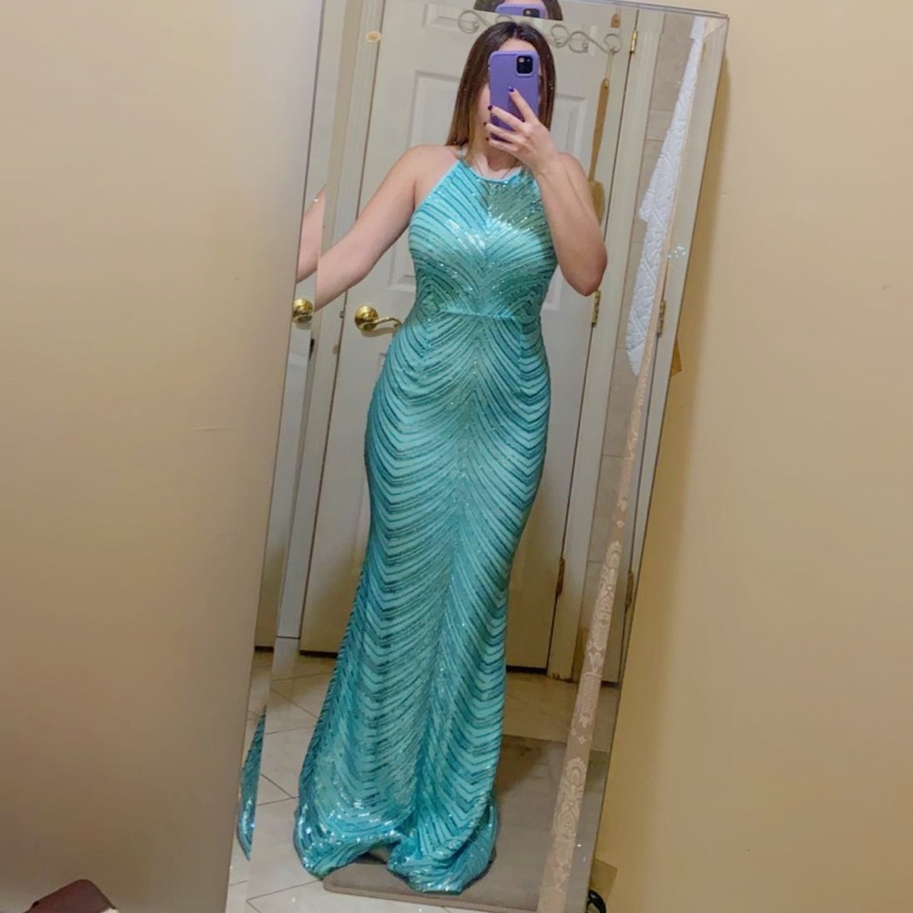 Prom dress - Picture 1 of 3
